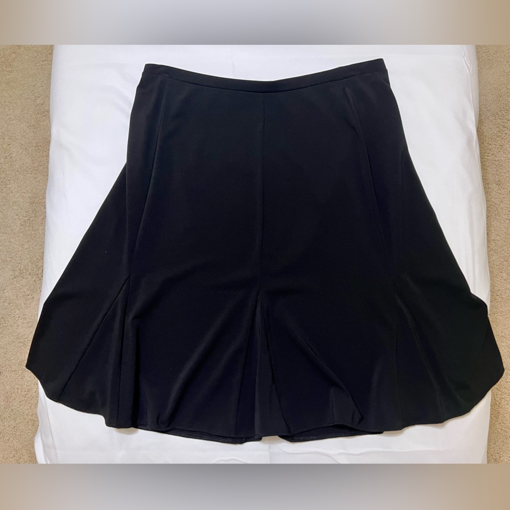 Gap Knee Length Box Pleated "Flippy Skirt" - Black - Size MED - Picture 2 of 5